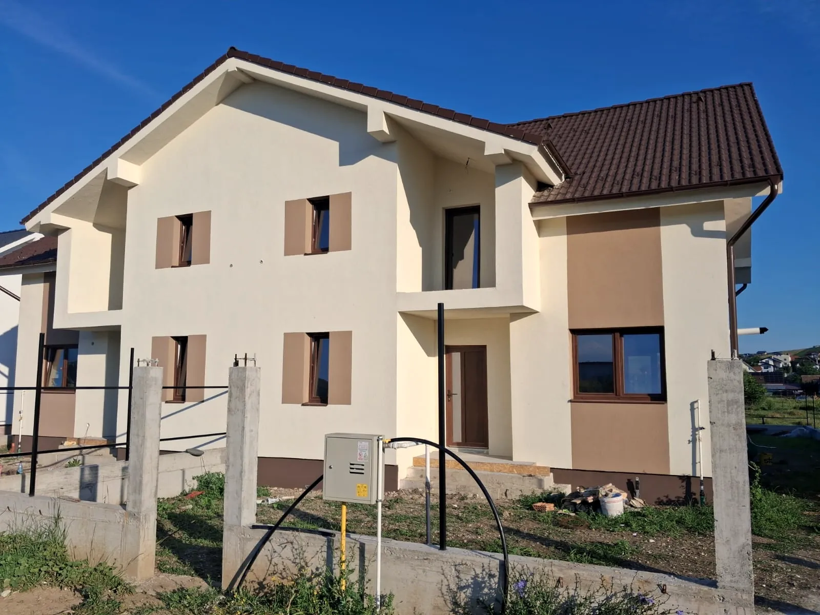 Casă duplex cu termosistem și finisaj exterior finalizat